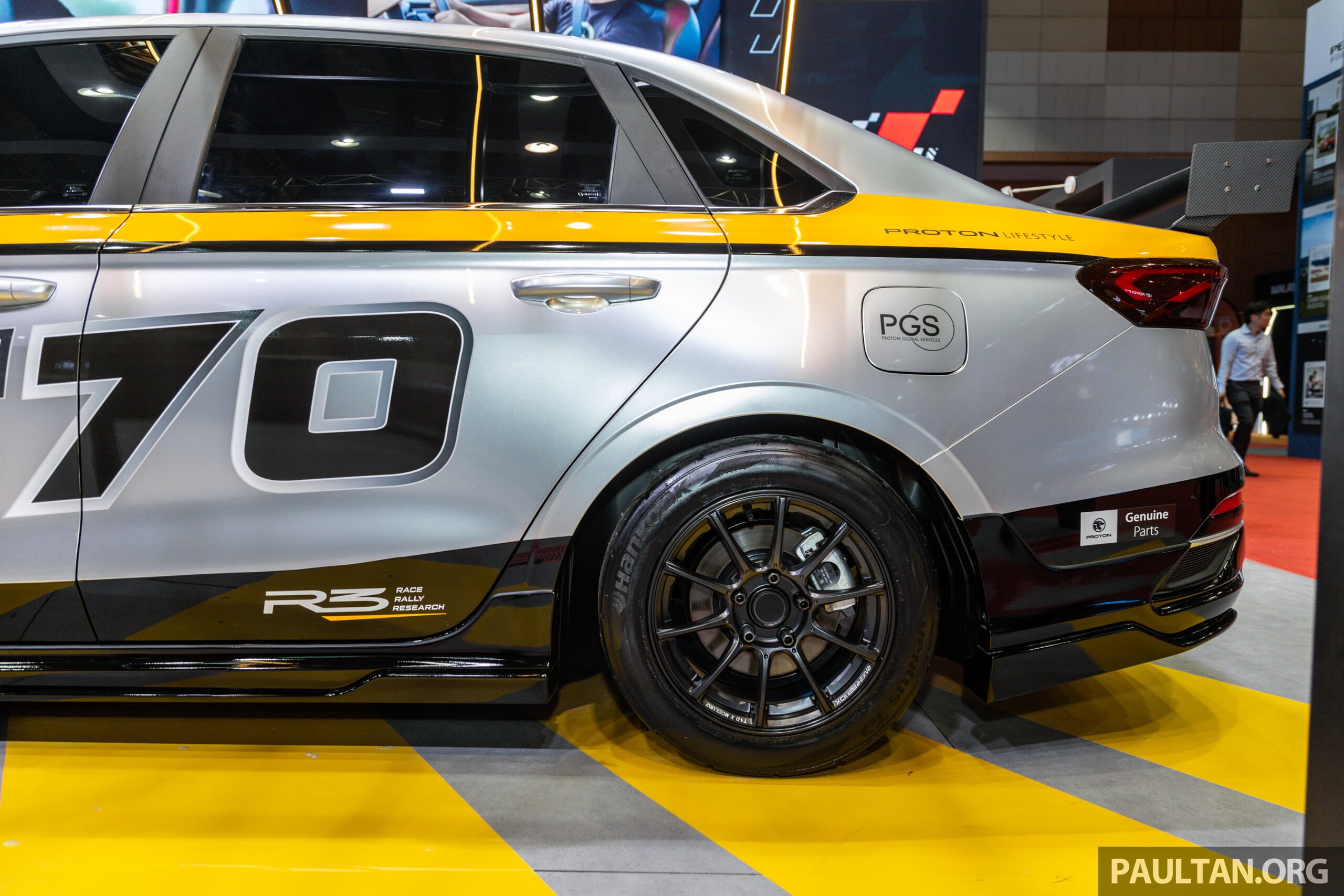 R3 Monobloc Caliper and Flow-Formed Wheel